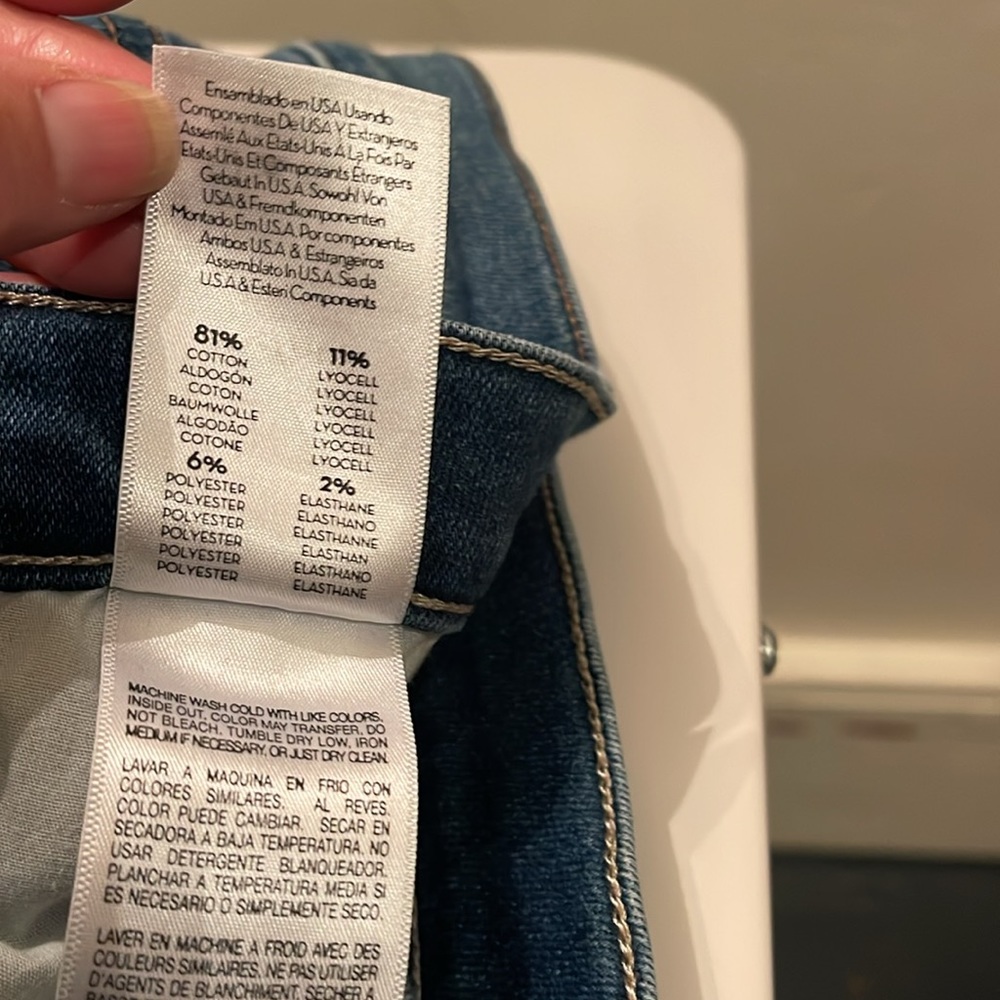 COPY - MOTHER The Dazzler Ankle Straight-Leg Jeans in Sweet and Sassy (27) - Picture 11 of 11